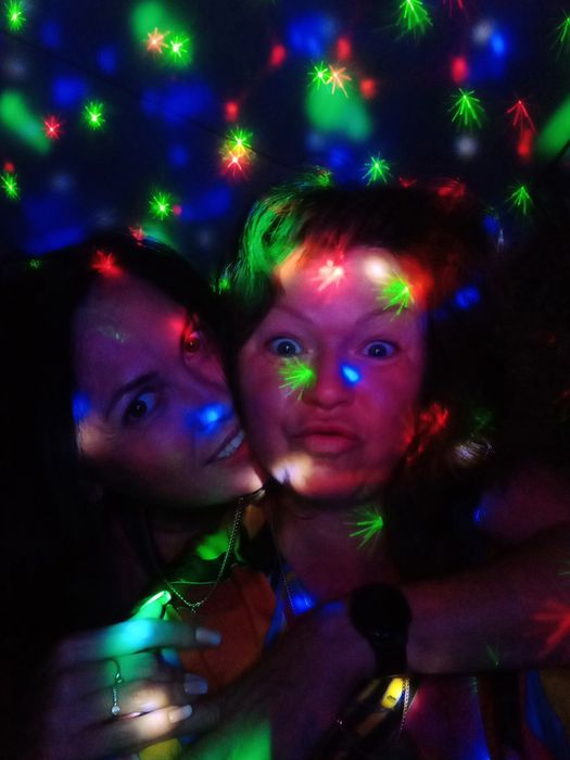 Ведущая праздники