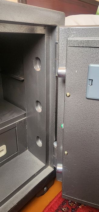 Сейф китайский сотилади холати уртача