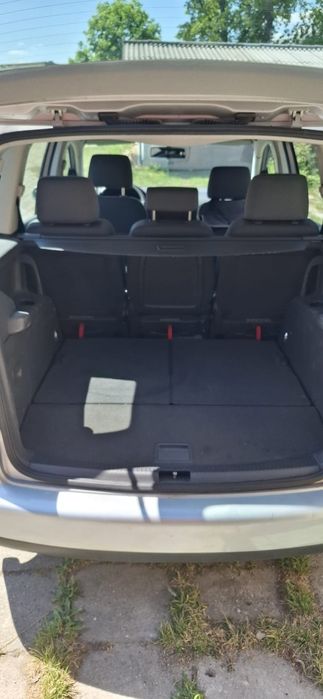 Vand autoturism Volkswagen Touran 2.0 diesel  7 locuri