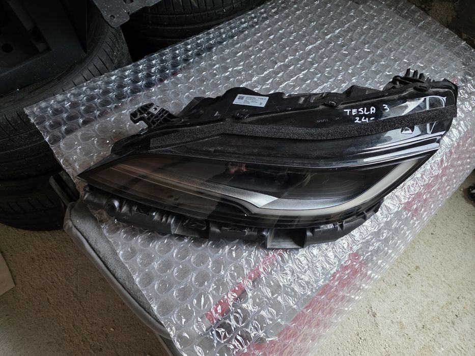 Tesla 3 Highland след 2024 ляв фар
