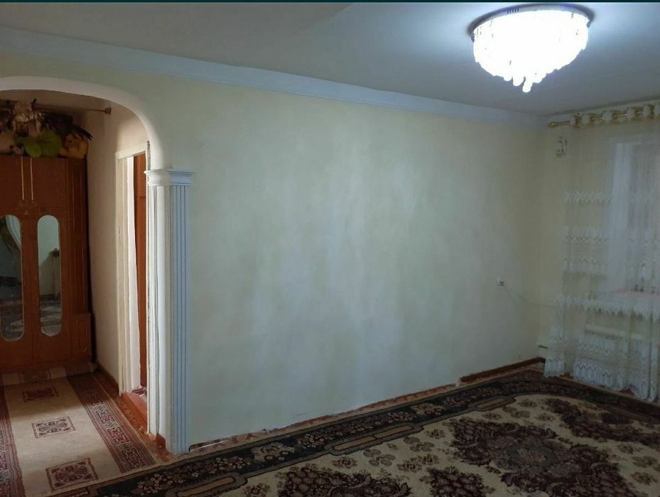 22-киши районда 4 ханалы тас гербиштен салынган квартира сатылады