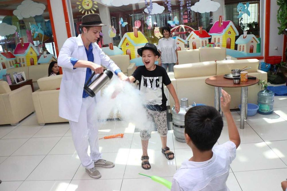 Дед мороз и Снегурочка на новый год