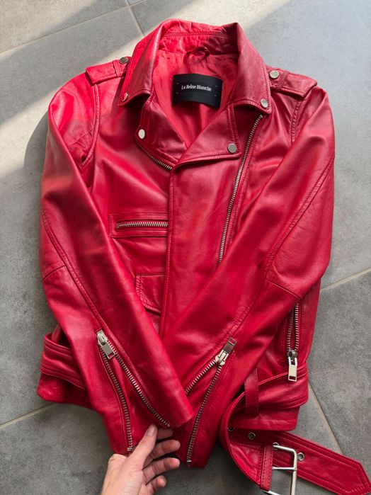 Червено кожено яке