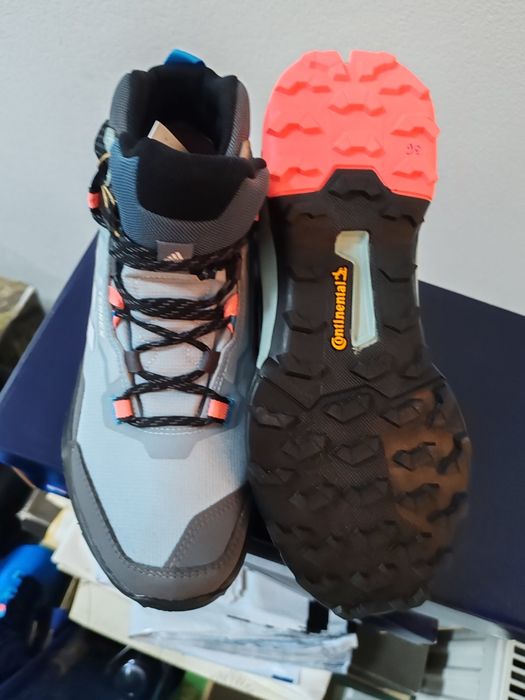 Vind ghete Terex Adidas mărimea 45  și 44.5 46