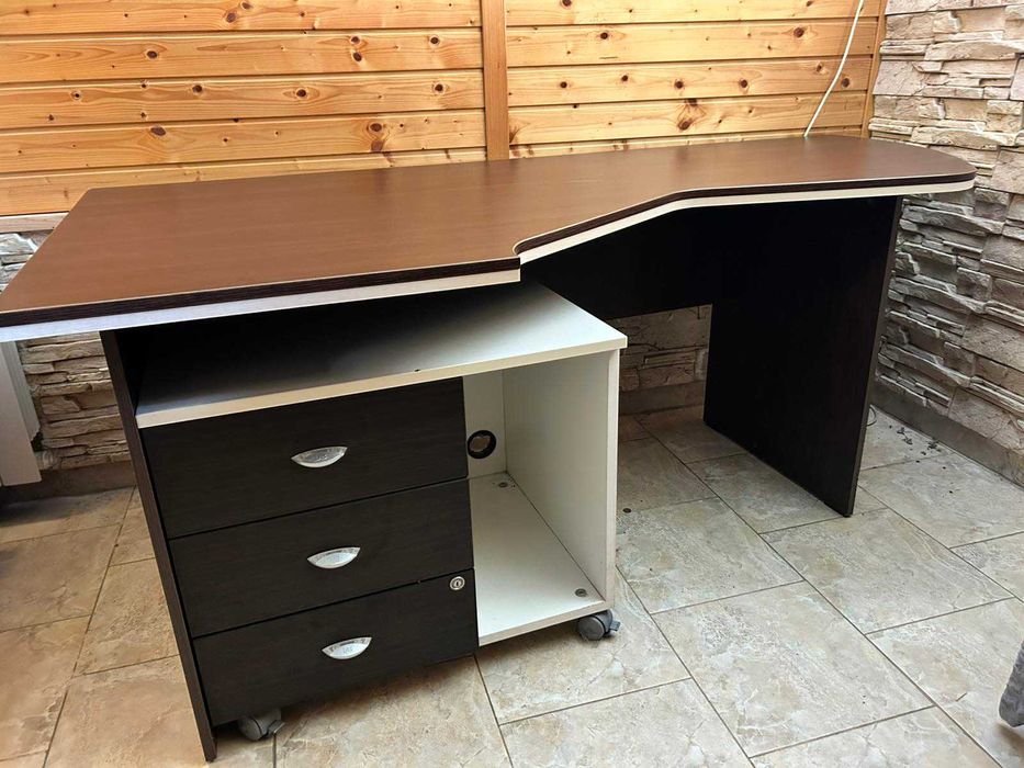 Офис бюро и шкаф / заедно или отделно/