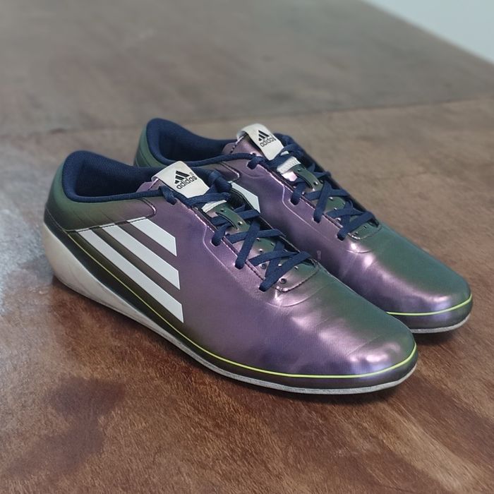 Футболни обувки Adidas за вътрешно пространство, 44 номер
