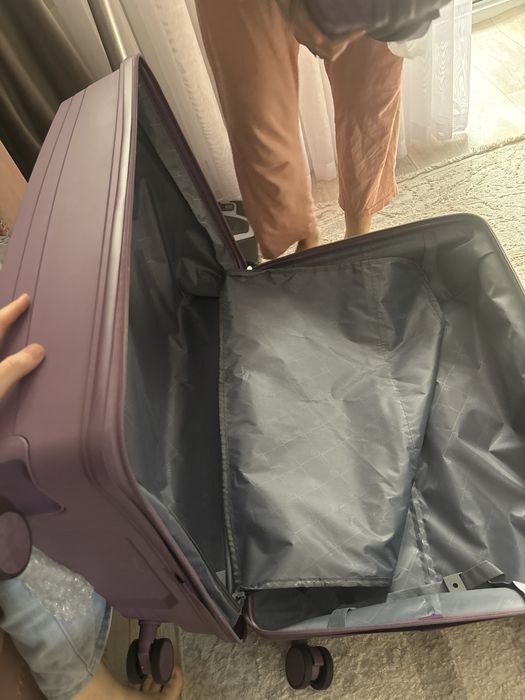 Чемодан с каробкой