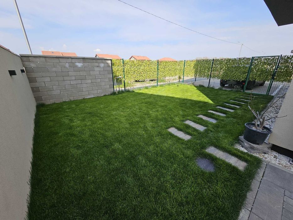 Apartament 2 camere, decomandat, curte proprie, 2 locuri de parcare