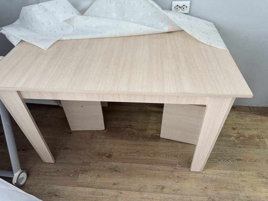 Стол со стульями