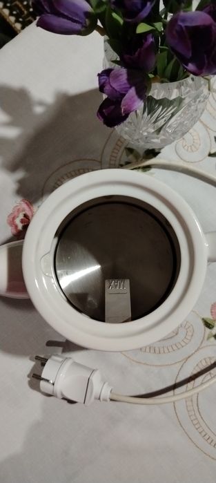 Электрический, фарфоровый чайник. .