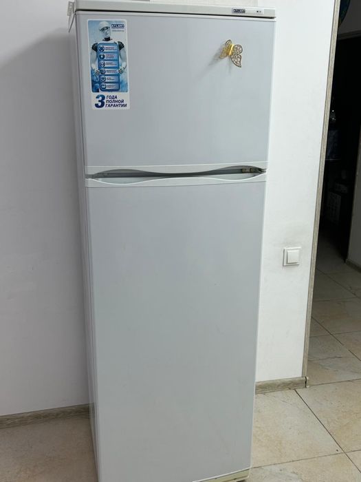 Витрины, полки настенные, шкафы