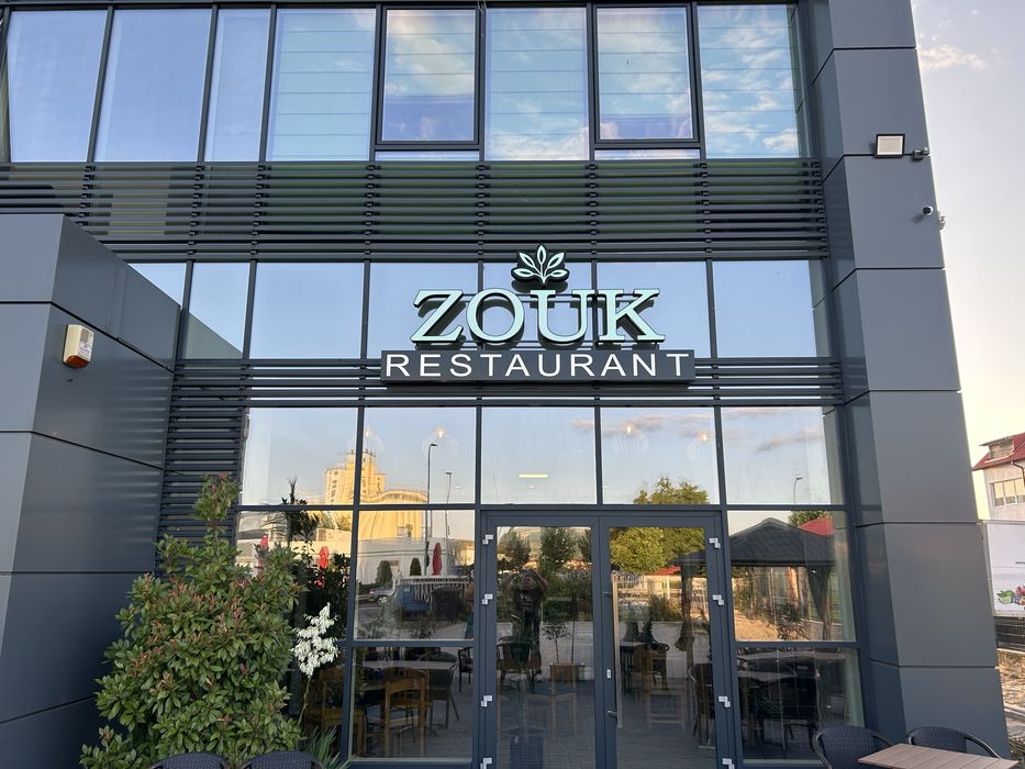 Restaurant ZOUK pentru evenimente : pachet basic: 1600 lei 40 persoane