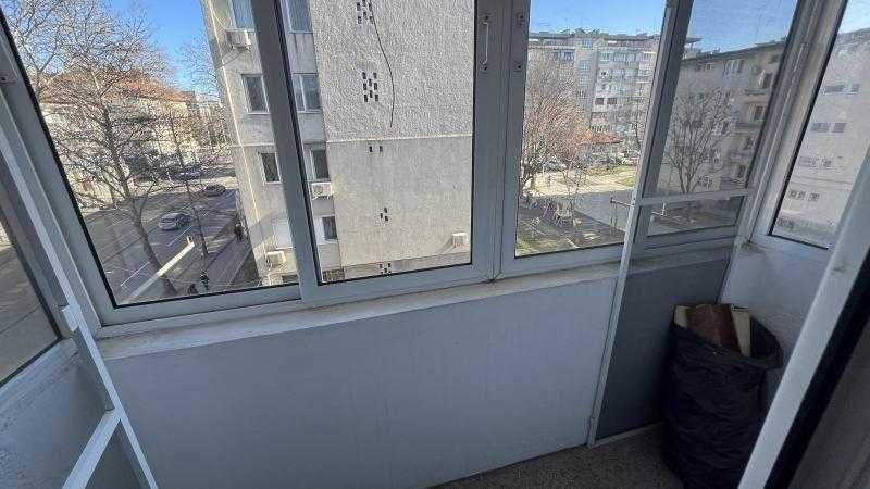 Тристаен апартамент до Билковата аптека