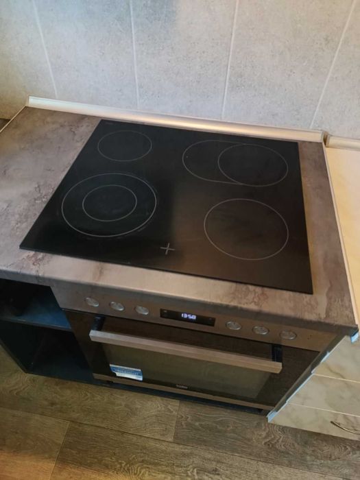 Фурна за вграждане + керамичен плот "BEKO" - 260 €