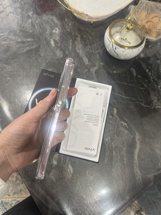 Продам телефон новый V50Lite