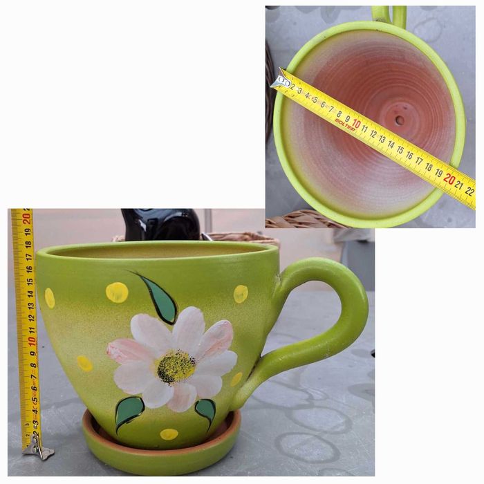 Големи кошници, ратанов панер и керамична саксия чаша