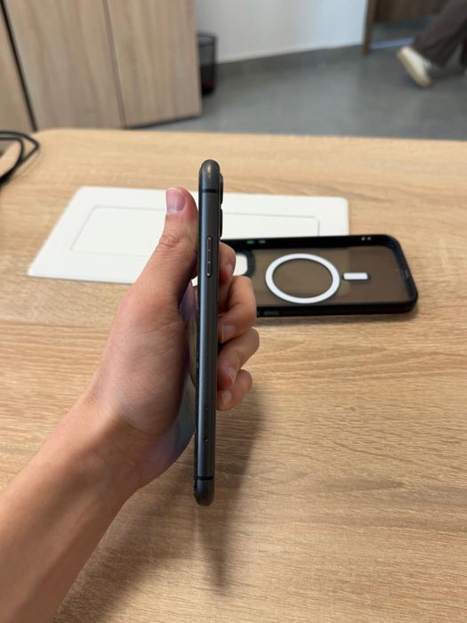 Продам IPHONE 11 в хорошем состоянии