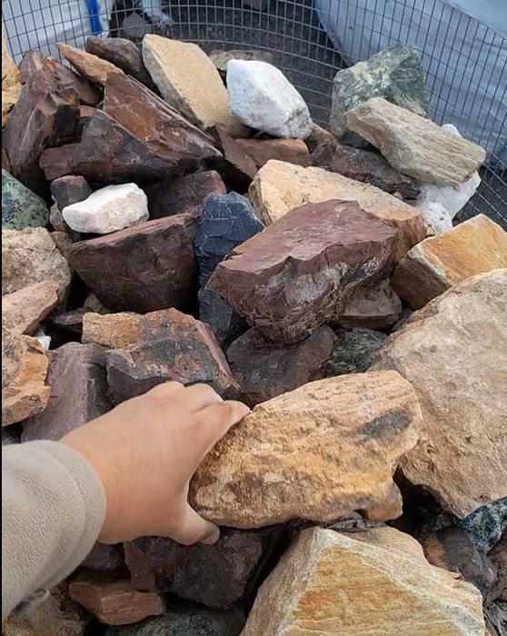 Белый камень для клумбы