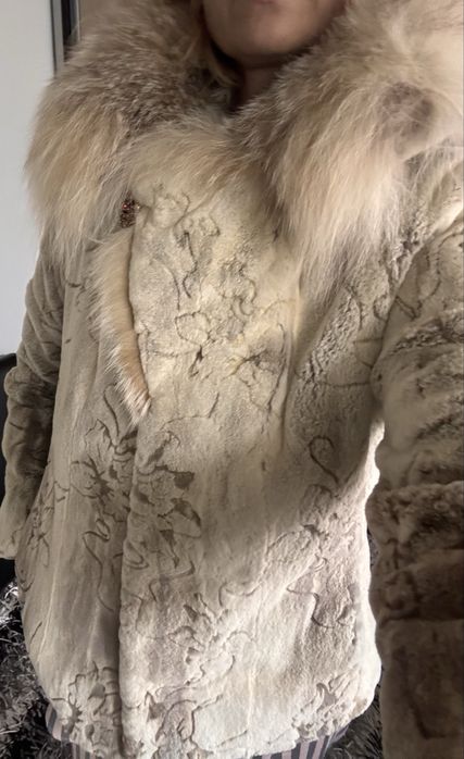 Haina blana nurca cu vulpe