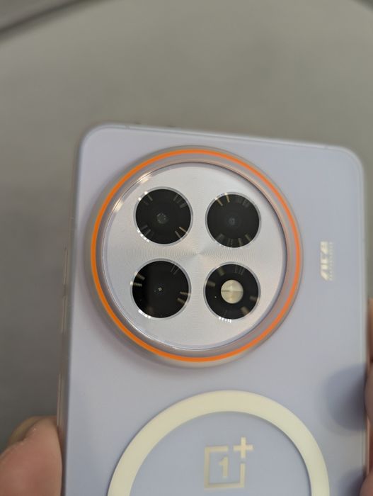 Oneplus Ace 5 pro / 13R