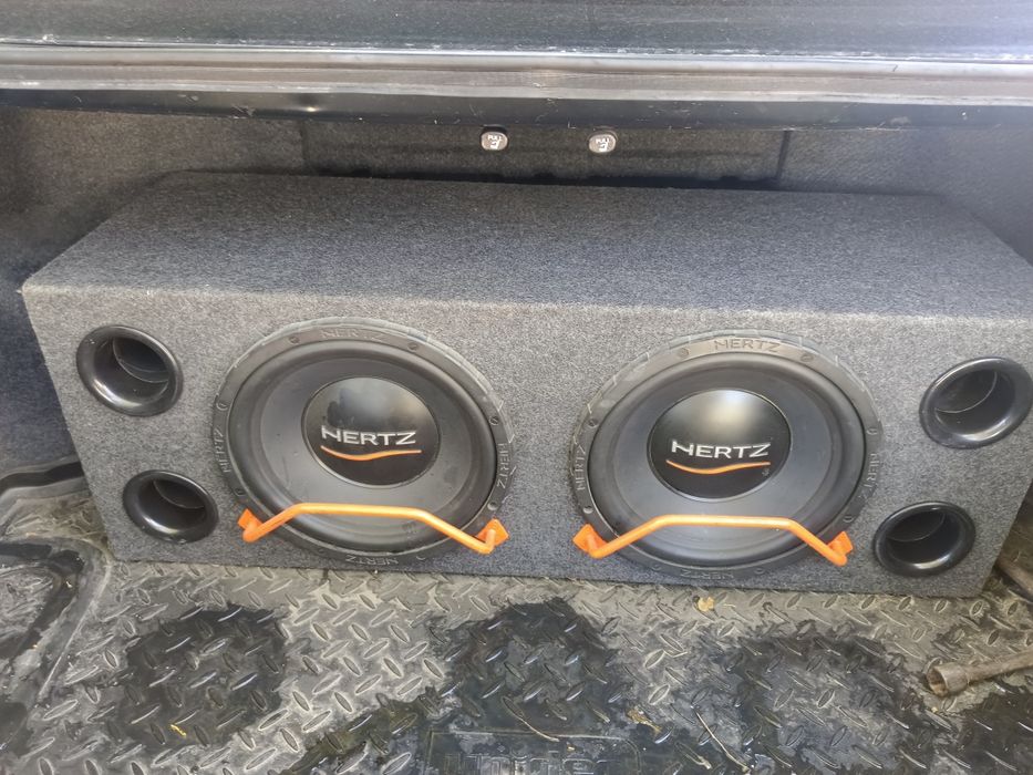 Продам сабвуфер в идеальном состояний. Cрочно