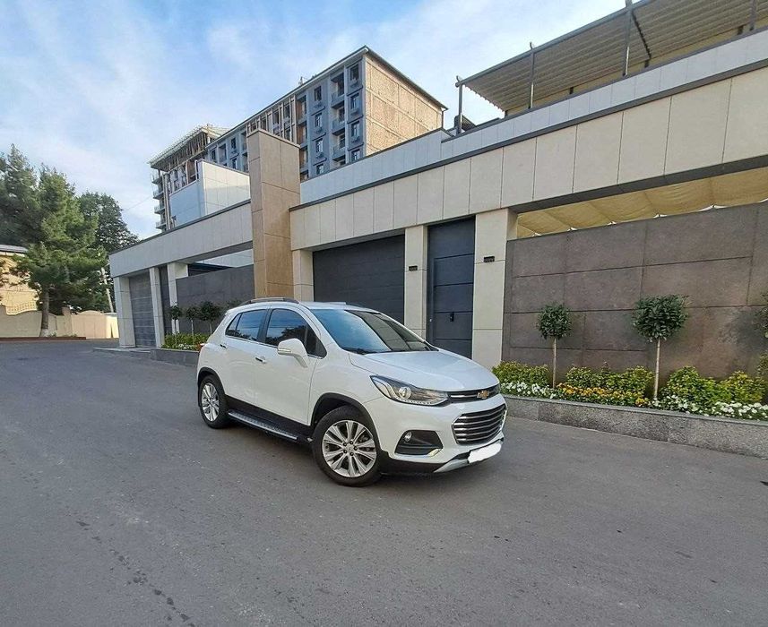 Chevrolet Tracker Premier — 1-ый выпуск, автомат