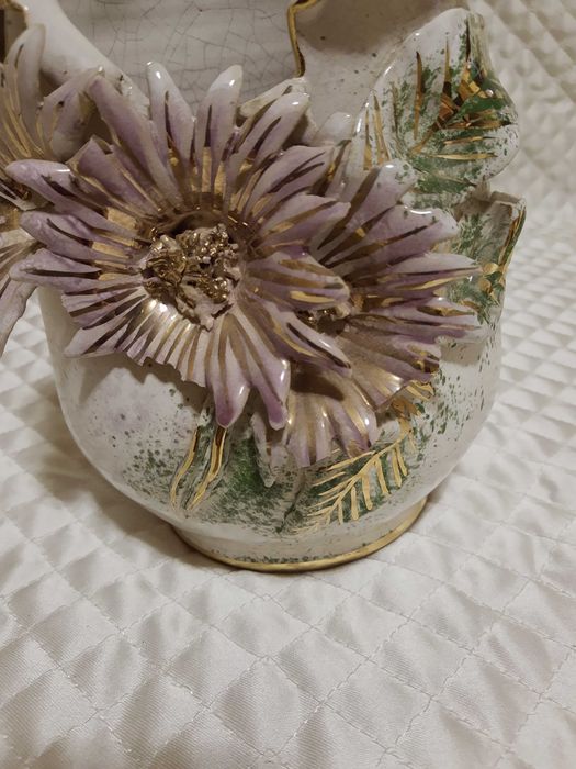 Цветя 32 бр.изкуствени в керамична ваза ръчна изработка