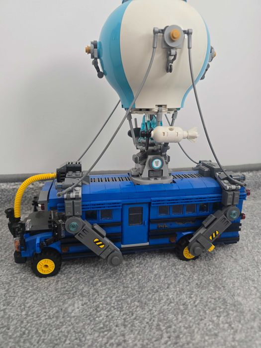 Lego fortnite battle bus