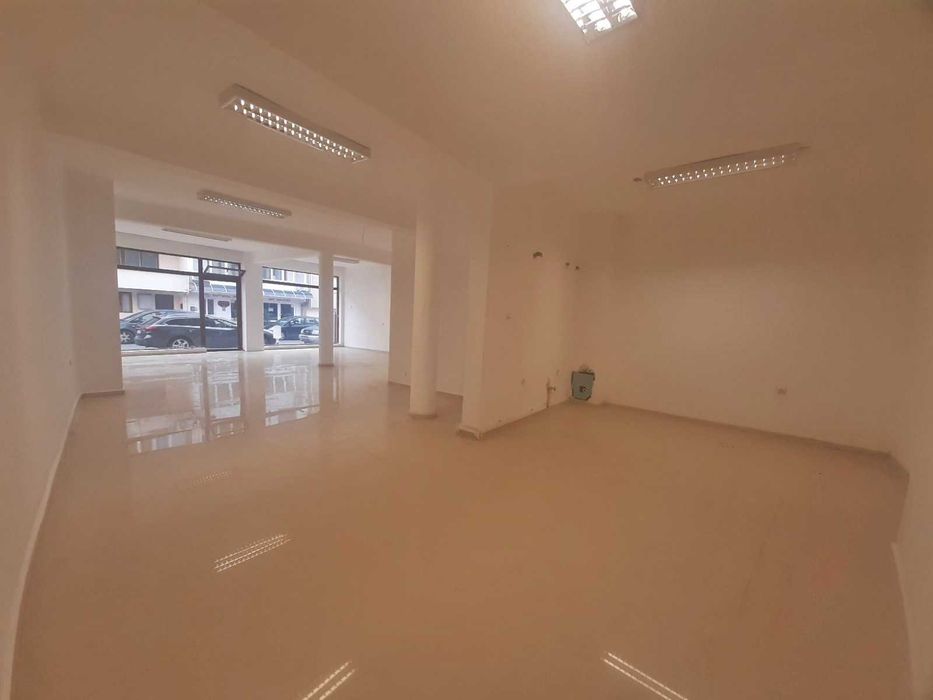 Магазин 140 кв.м.,7 м. лице,Височина 3.20 м,Самостоятелен товарен вход