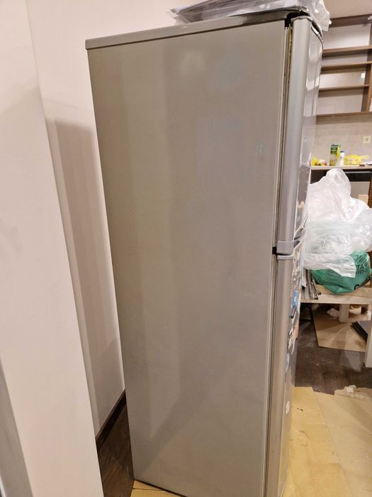 Хладилник SHARP-среден