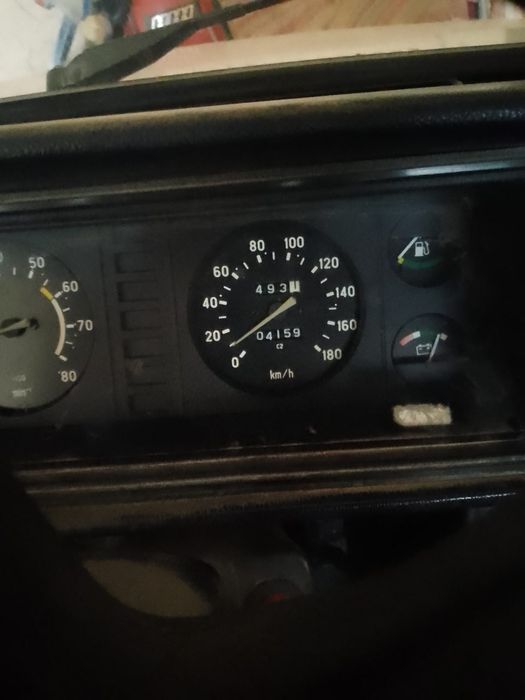 Lada 2107 tez va arzon sotiladi.