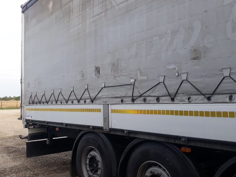 Schmitz cu obloane și prelata perdea