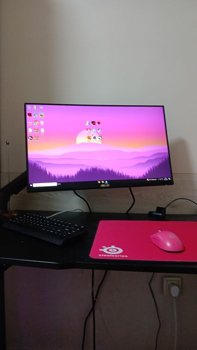 Продам видео карту Rtx 5700