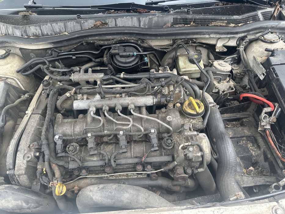 Capotă bară faruri haion  motor Astra H