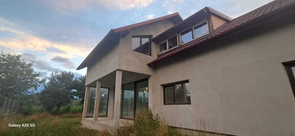 Casă de vânzare