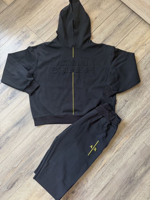 Чисто нов екип armani exchange