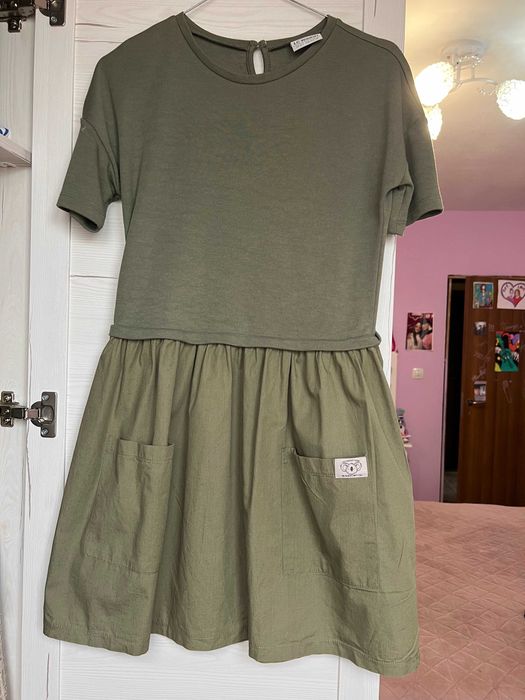 Момичешки рокли различни