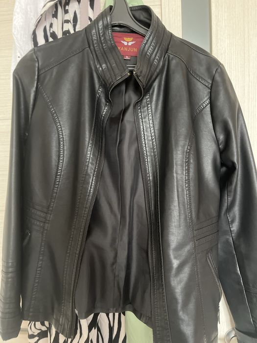 Продам новую женскую кожаную куртку