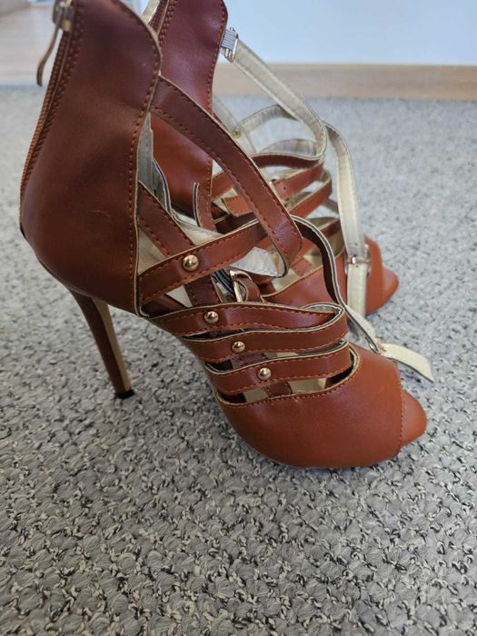 Pantofi elegnati NOU