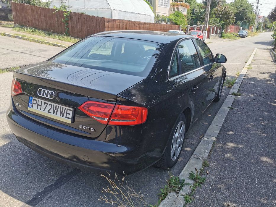AUDI A4 berlina culoare negru