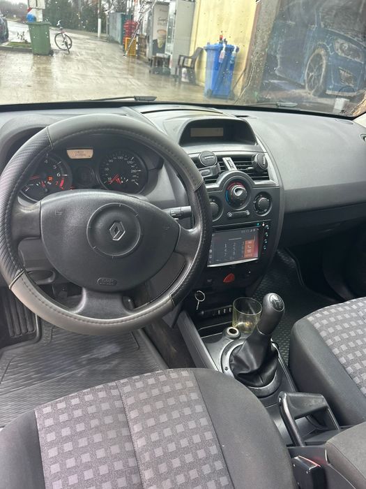 Vând renault megane 2