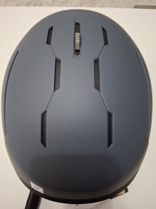 Продавам уникална  каска за зимни спортове Salomon arcana prime