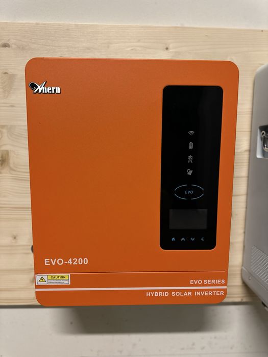 NOU! Sistem fotovoltaic hibrid de 4,2 kW cu acumulator