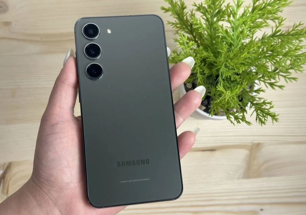 Продам Samsung s23 .