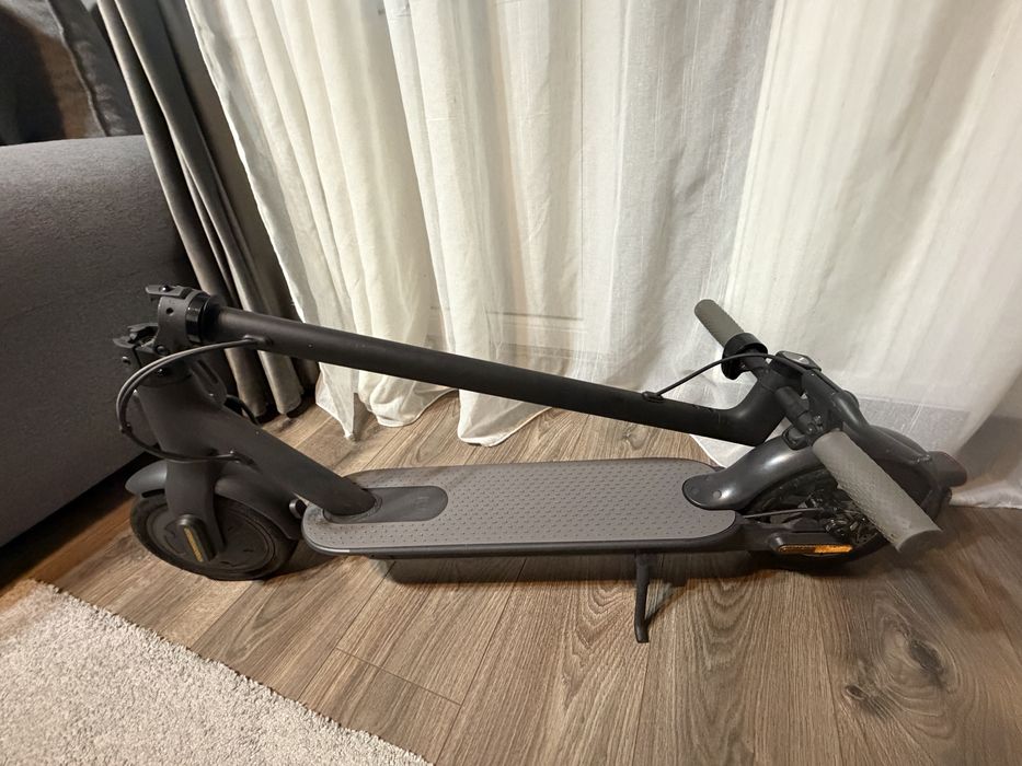 Xiaomi Mi Electric Scooter 1S – aproape nouă – cu accesorii + cutie