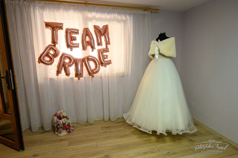 manechin dama/barbat - panou floral- masuta cu oglinda