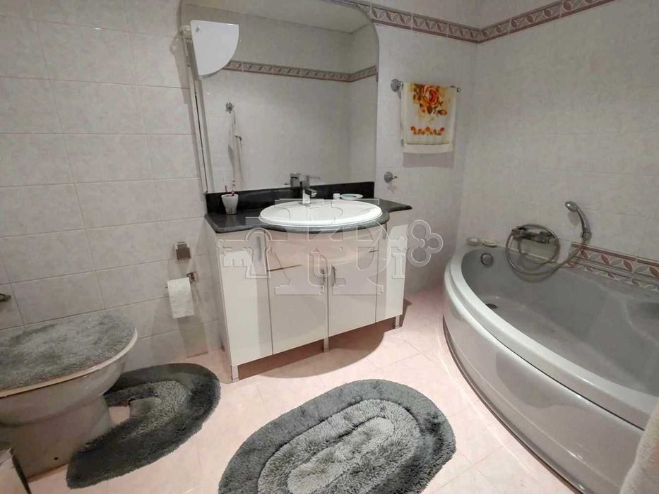 Продава се Къща в Добрич, Дружба 1 - 410 кв.м за 561 €/кв.м - Снимка #11