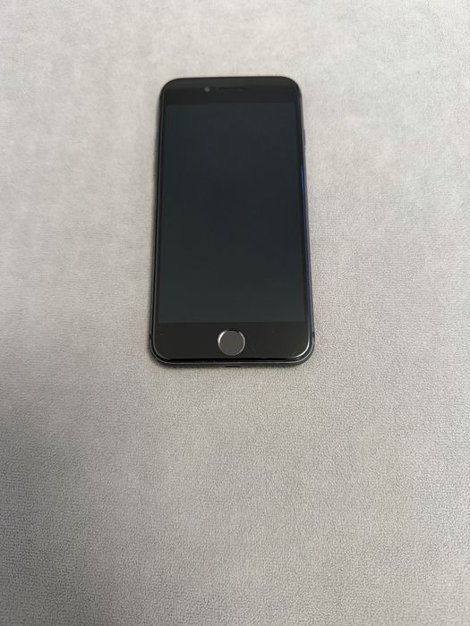 iPhone SE (2020) 64GB — Идеальное состояние / АКБ 100%
