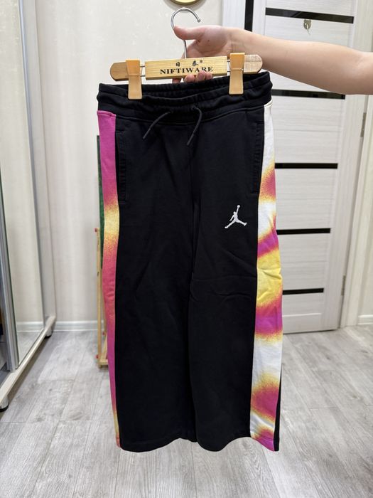 Продам спортивный костюм nike для девочки