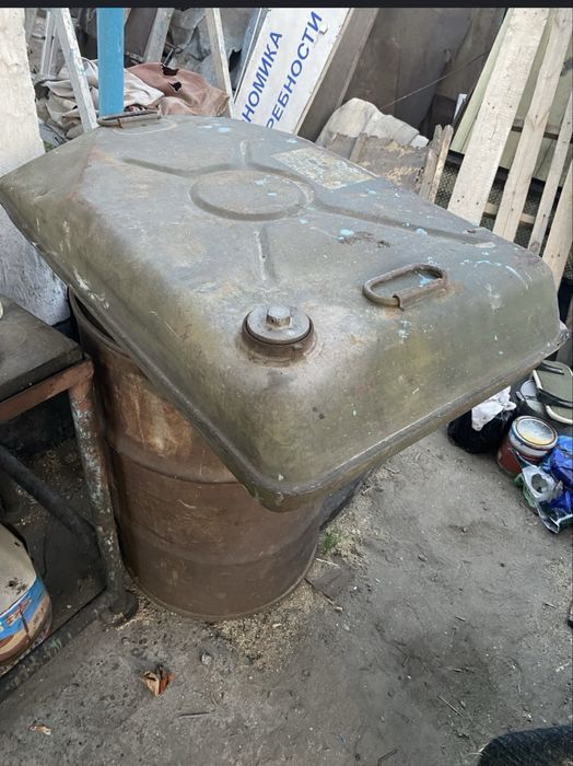 Емкость под гсм.